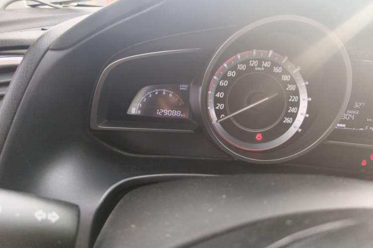 Used Mazda 3 Axela 2014 Hatchback 1.5L Manual Comfort Model