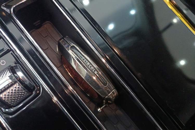 Used Lincoln Aviator 2024 3.0T V6 All-Wheel-Drive Elegance Edition Six Seats
