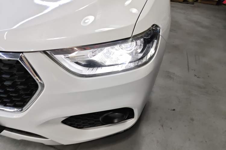 Used Haval H2 2017 Blue Label 1.5T Manual Two-Wheel Drive Elite Model Left Front Headlight