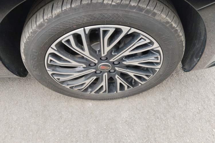 Used Hongqi H5 2025 2.0T Automatic Flag Edition – 500 000 Units Commemorative Version
