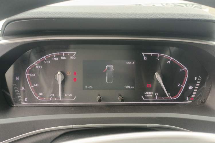 Used SAIC MAXUS Xintu V80 2023 2.0T Manual Classic Aoyuntong Short Wheelbase Mid-Roof 5/6-Seater