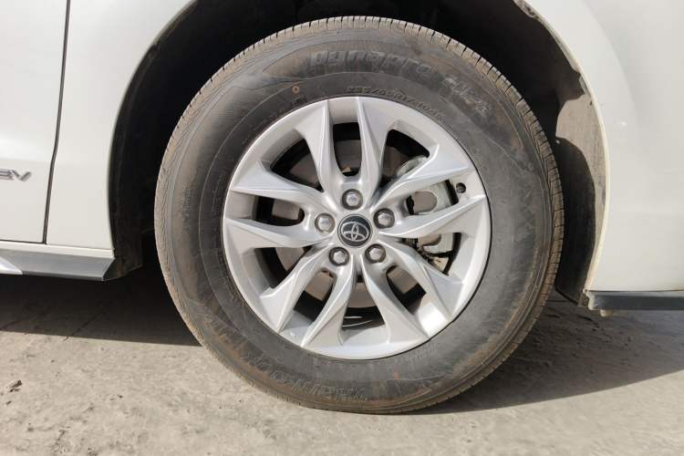 Used Toyota Granvia 2024 2.5L Hybrid Comfort Edition Right Front Wheel Hub