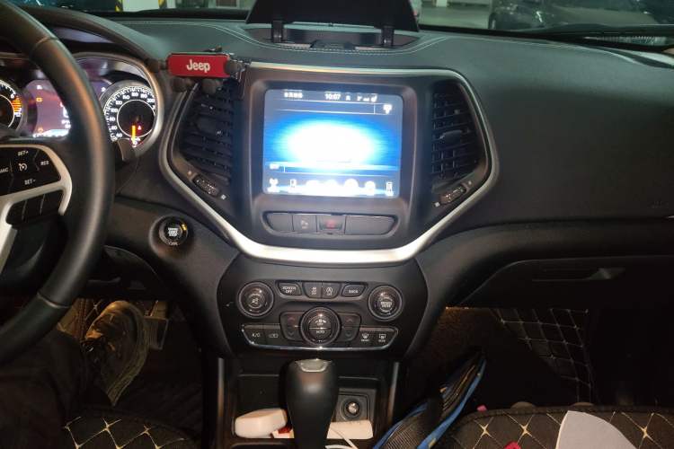 Used Jeep Cherokee 2020 2.0L Two-Wheel Drive Classic Sports Edition