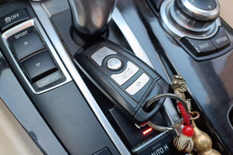 Used BMW 5 Series 2013 525Li Leading Model
