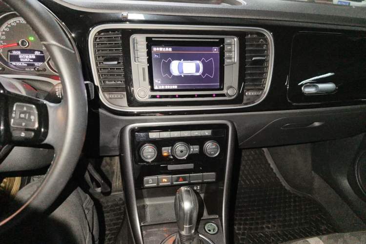 Used Volkswagen Beetle 2018 280TSI Zongle Model Audio And AC Panel