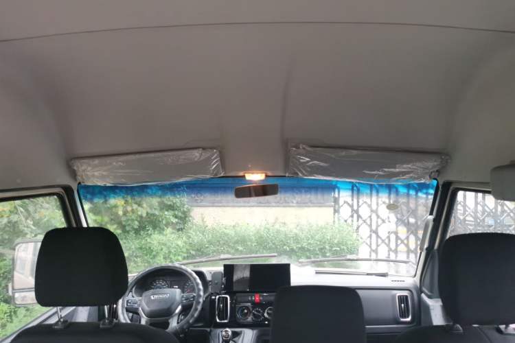 Used Iveco Daily 2023 2.5T A35M1 Short Wheelbase Mid-Height Single-Tire Side-Sliding Door 5–9 Seats