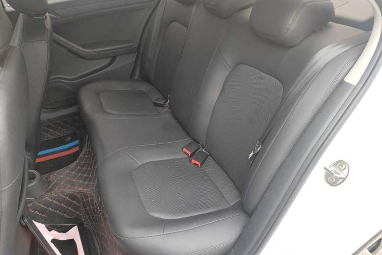 Used Volkswagen Jetta 2015 Value Edition 1.6L Automatic Fashion Version Left Rear Seat