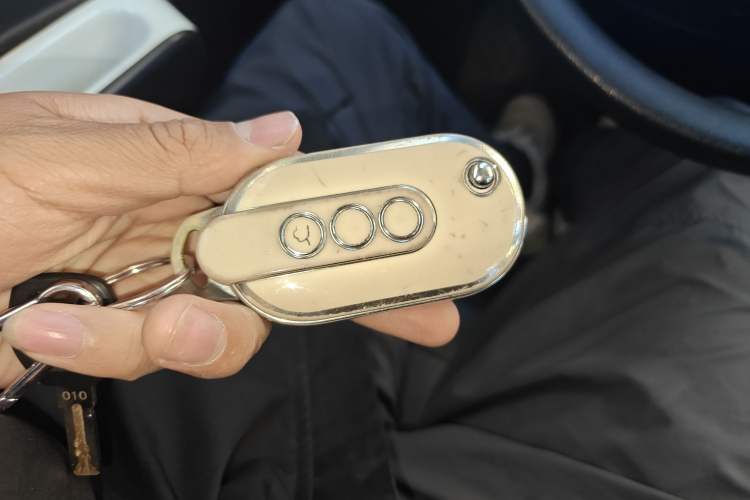 Used Wuling Hongguang MINIEV 2022 GAMEBOY 300km Enthusiast Model with Lithium Iron Phosphate Vehicle Key