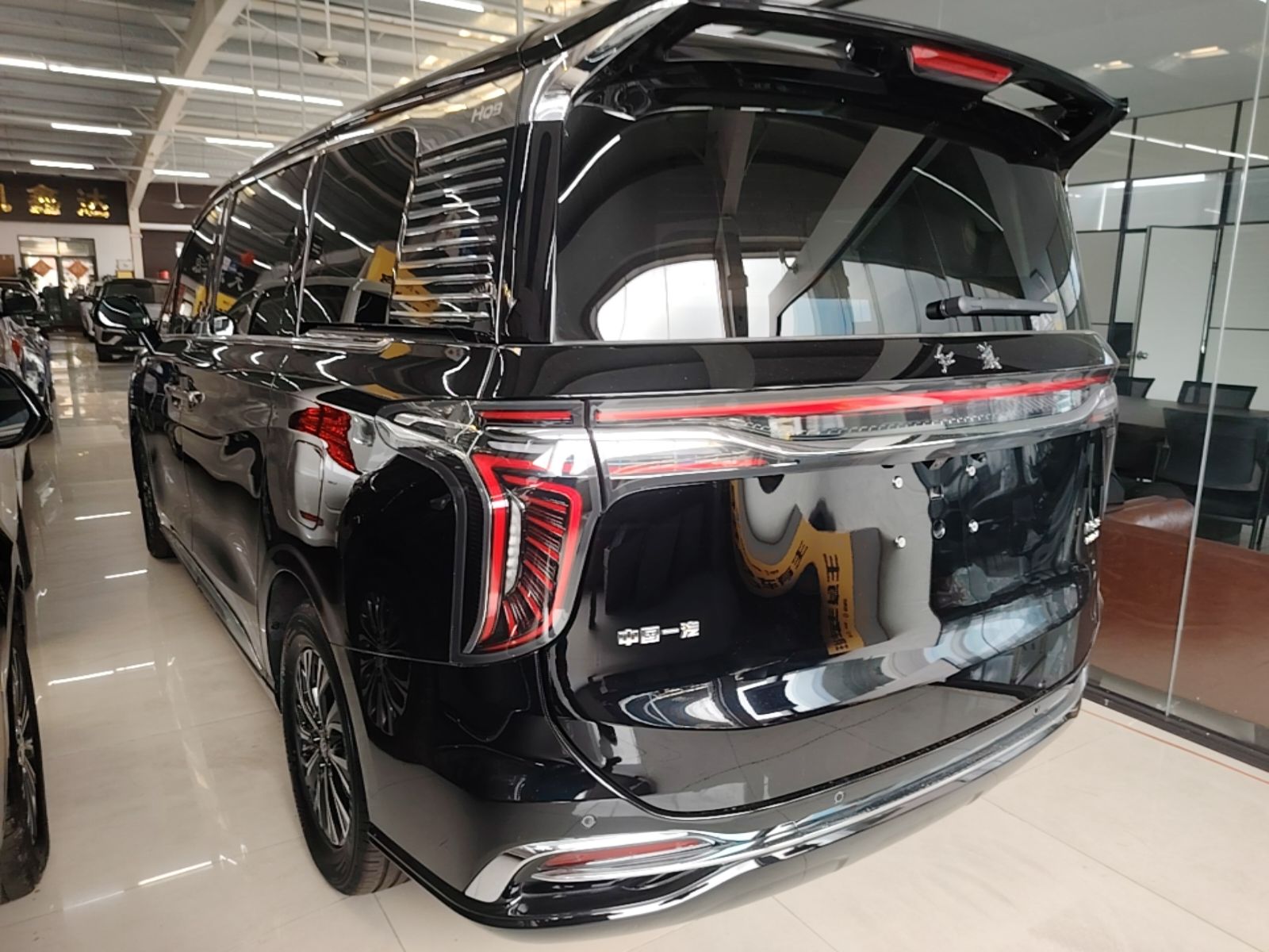 Hongqi HQ9 PHEV 2024 2.0T Four-Wheel Drive Business Edition — снимка 4