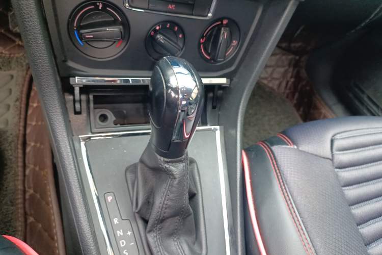 Used Volkswagen Bora 2016 1.6L Automatic Fashion Model Gear Lever