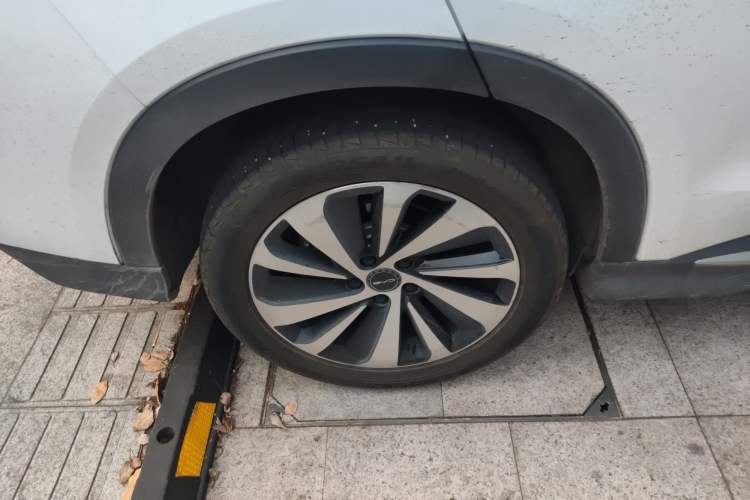 Used BYD Song PLUS New Energy 2024 HONOR Edition DM-i 150km Flagship PLUS Right Rear Wheel Hub