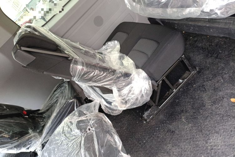 Used SAIC MAXUS Xintu V70 2023 2.0T Elite Edition Automatic Long Wheelbase Mid-Height 6/7 Seats Left Rear Seat