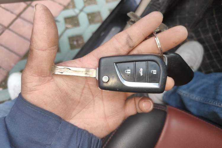 Used Toyota Camry 2015 2.0E Elite Edition Vehicle Key