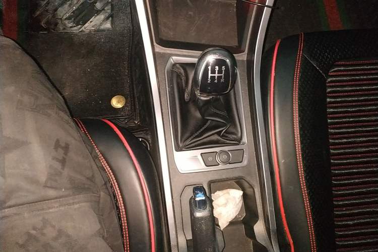 Used Chery Tiggo 3X 2023 1.5L Manual Fashion Edition Gear Lever
