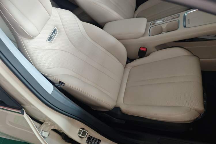 Used Wuling Bingo S 2025 Model 430km Flagship Edition Right Front Seat