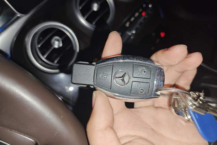 Used Mercedes-Benz GLC 2018 Facelift GLC 260 4MATIC Luxury Edition
