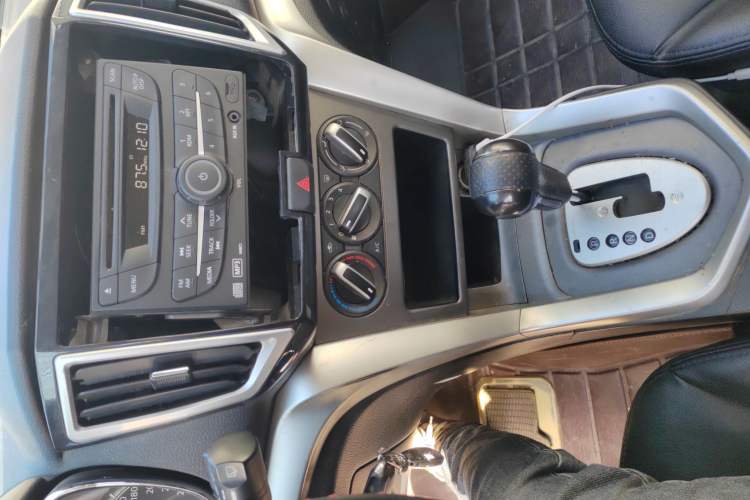 Used Venucia T70 2015 2.0L CVT Smart Choice Edition
