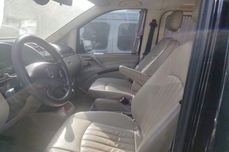 Used Mercedes-Benz Viano 2011 2.5L Navigator Edition
