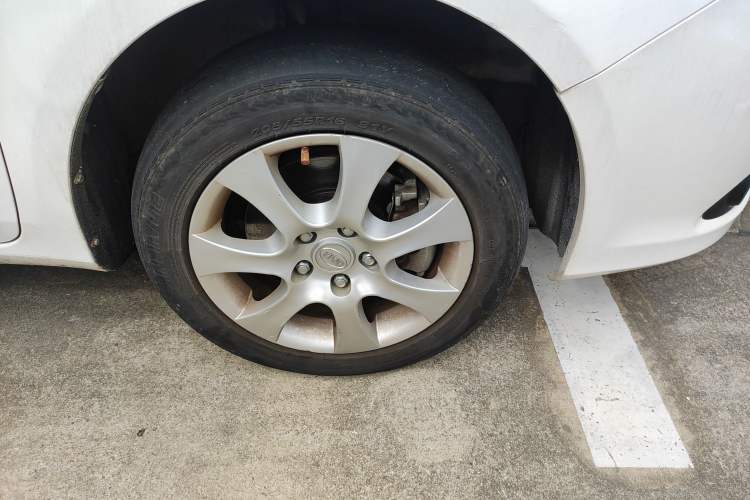 Used BYD e5 2016 300 Luxury Edition Right Front Wheel Hub