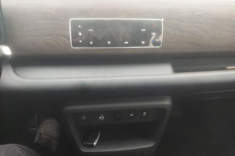 Used Ruichi EC75 2025 Model Passenger Vehicle Smart Driving Ultra-Charging Edition, Pioneer Type I, 52.16 kWh