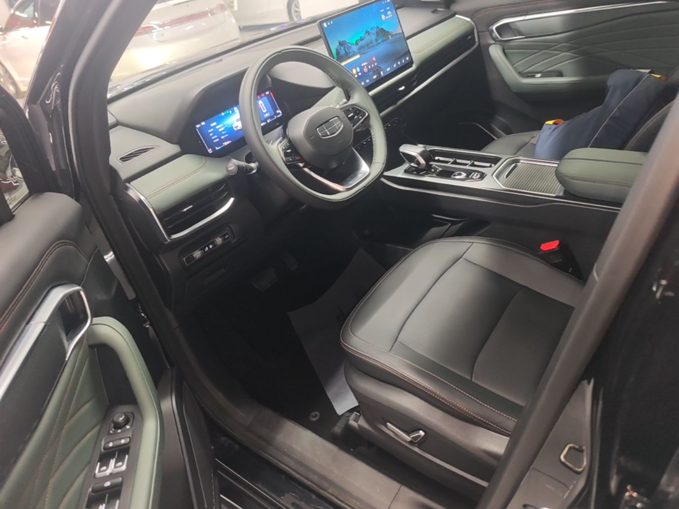 Geely Auto Haoyue L 2024 2.0T DCT Prestige Version — снимка 17