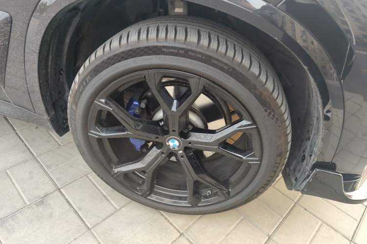 Used BMW X5 2023 xDrive 30Li Luxury M Sport Night Edition Package Right Front Wheel Hub