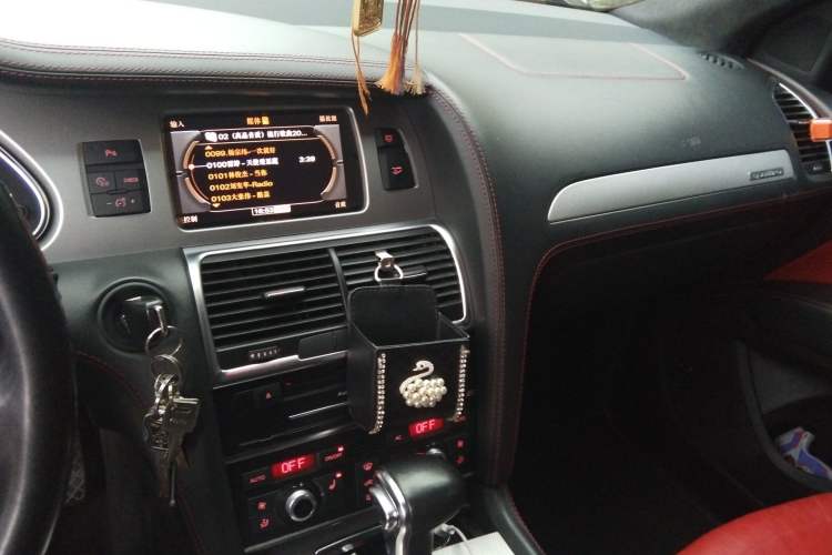 Used Audi Q7 2011 3.0 TFSI Comfort (200kW) Audio And AC Panel