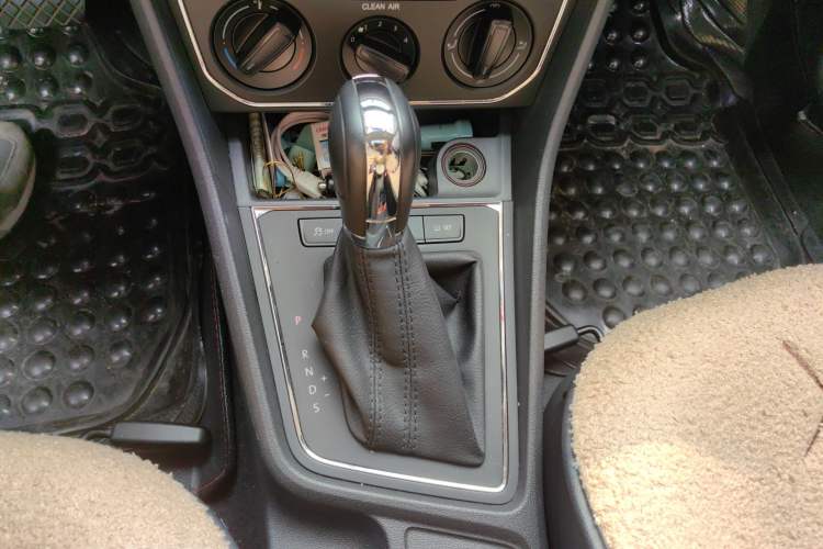 Used Volkswagen Lavida 2015 1.6L Automatic Comfort Edition