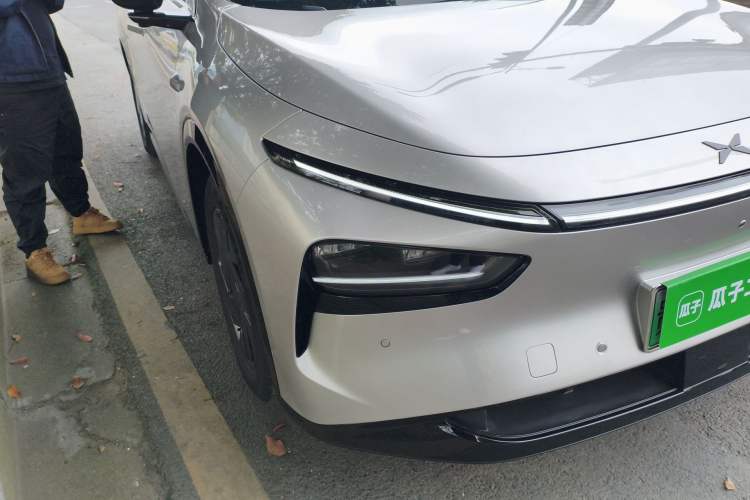 Used XPeng G7 2025 Model—602 Long Range Max Right Front Headlight