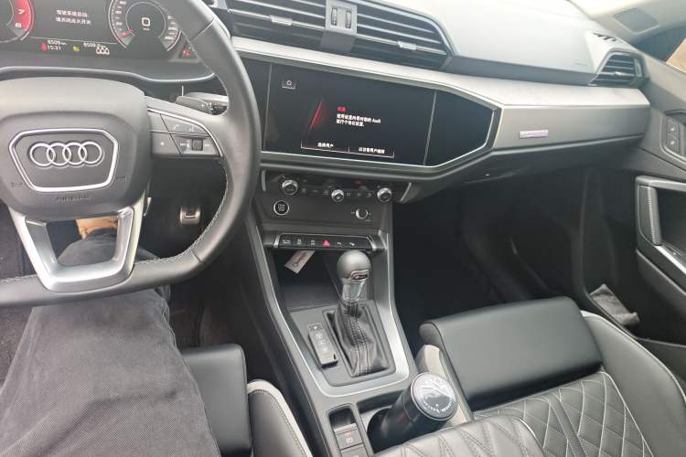 Used Audi Q3 2025 quattro 45th Anniversary Edition 40TFSI Fashionable and Dynamic Model Audio And AC Panel