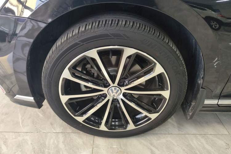 Used Volkswagen Magotan 2023 2 Million Units Limited-Edition 280TSI DSG Comfort Version Left Front Wheel Hub