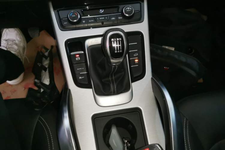 Used Geely Auto Emgrand X7 Sport 2016 2.0L Manual Smart Connect Version