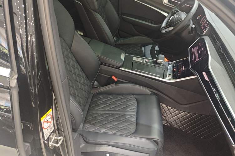 Used Audi A6L 2025 Restyled 45 TFSI quattro Prestige Dynamic Edition Right Front Seat