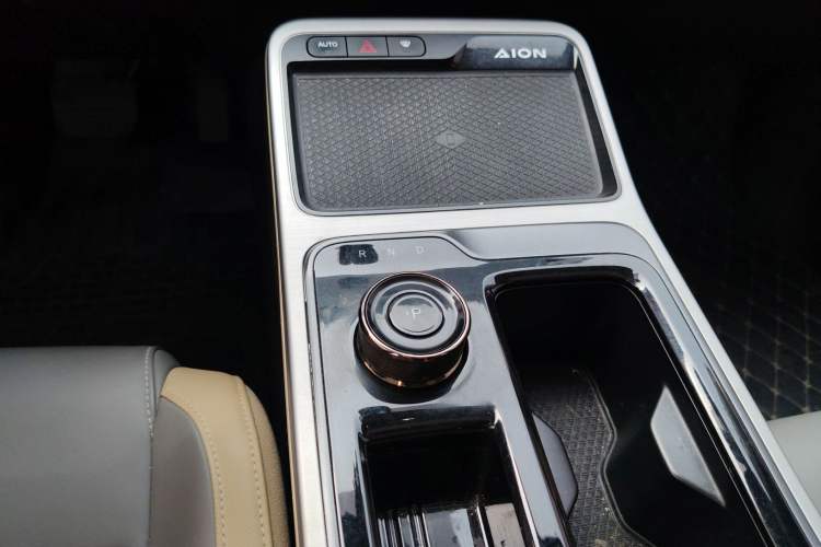 Used AION Y 2022 70 Intelligent Edition Lithium Iron Phosphate Gear Lever