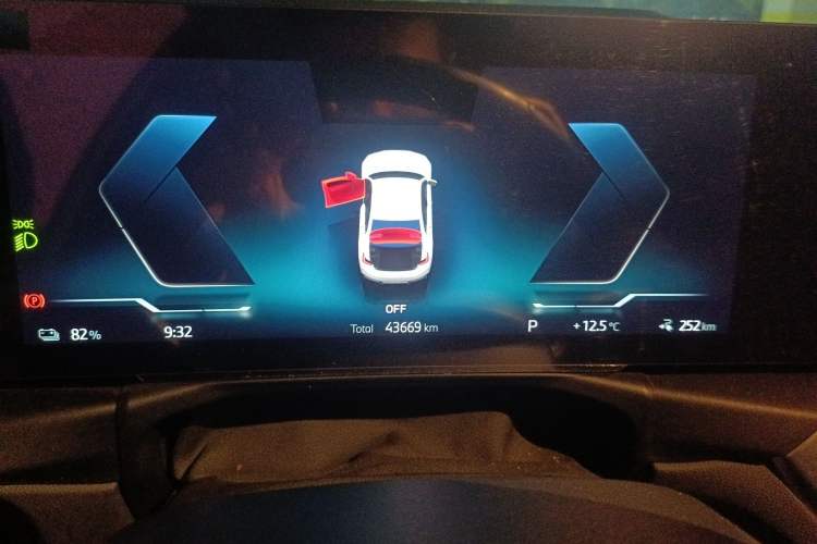 Used BMW i3 2024 eDrive 35 L Instrument Cluster