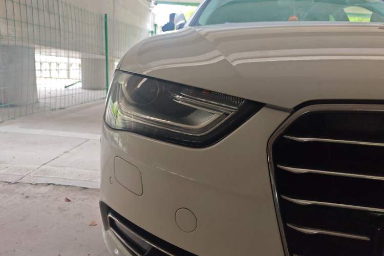 Used Audi A4L 2016 35 TFSI Collector's Edition Automatic Standard Model Right Front Headlight