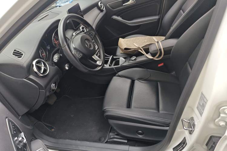 Used Mercedes-Benz GLA 2018 GLA 200 Fashion Model Left Front Seat