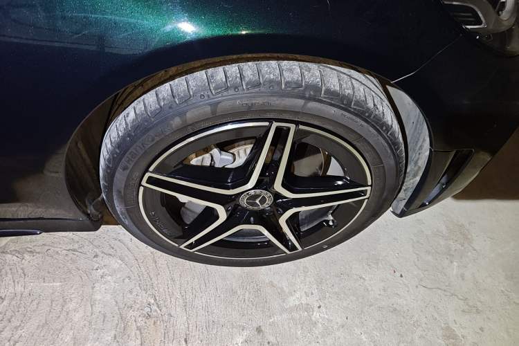 Used Mercedes-Benz C-Class 2021 C 260 Star Edition Right Front Wheel Hub