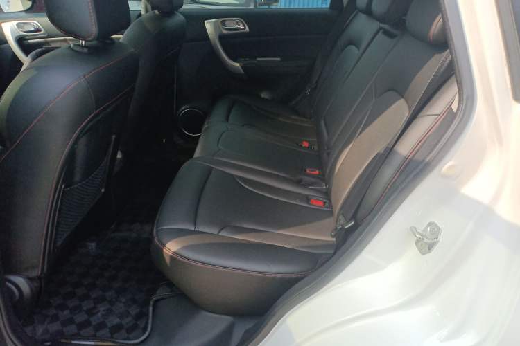 Used Haval H6 2016 Upgraded Model 1.5T Automatic Two-Wheel Drive Elite Version Left Rear Seat