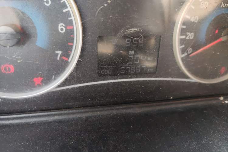 Used Dongfeng Fengon 350 2014 1.5L Manual Base Version Odometer Close Up