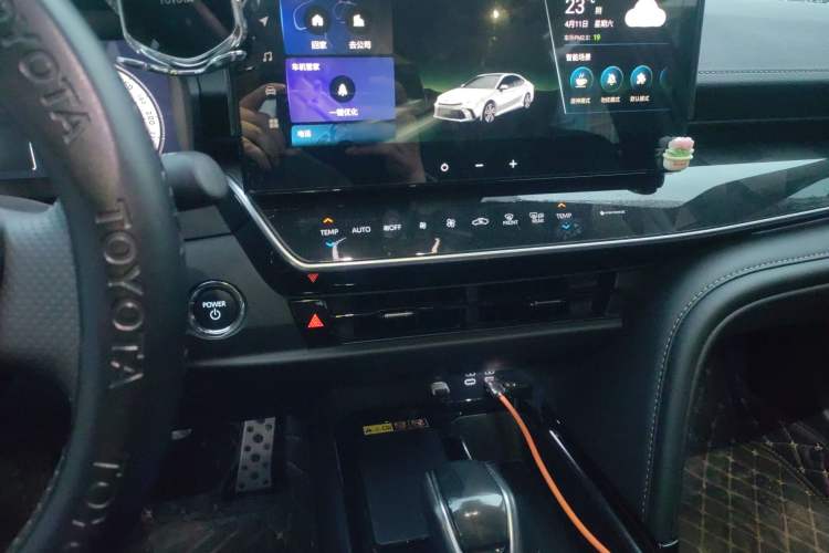 Used Toyota Camry 2024 Dual-Motor 2.0HS Sport Edition Audio And AC Panel