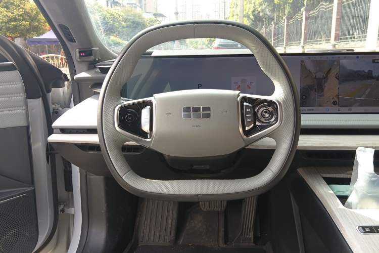 Used Geely Galaxy E8 2024 665 km Range Rear-Drive Starship Long-Range Version
