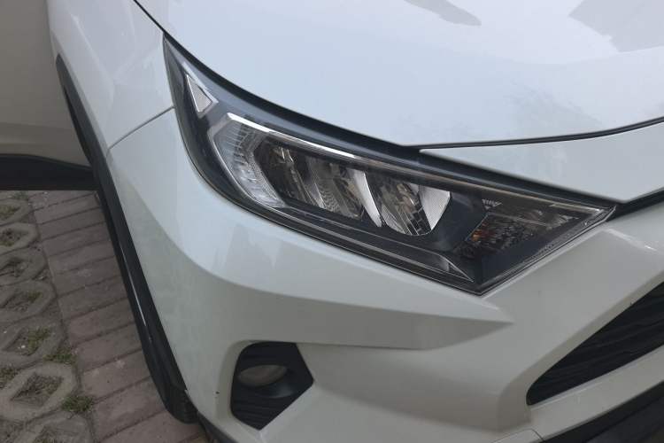 Used Toyota RAV4 2020 2.0L CVT Two-Wheel Drive Fashion Edition Right Front Headlight