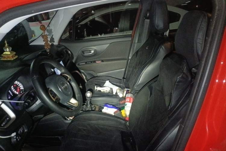 Used Jeep Renegade 2017 180T Manual Kinetic Edition Left Front Seat