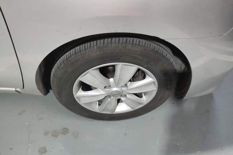 Used Nissan Livina 2013 1.6XE CVT Comfort Edition Right Front Wheel Hub