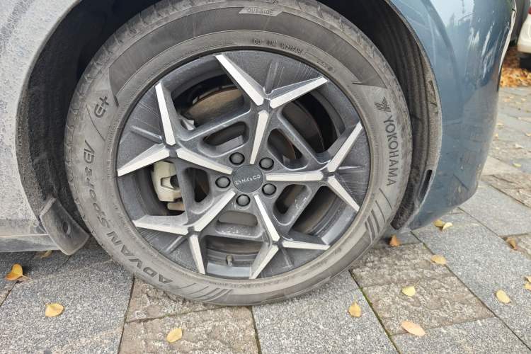 Used Lynk & Co Z10 2025 95 kWh 766 km Range Rear-Wheel Drive Max