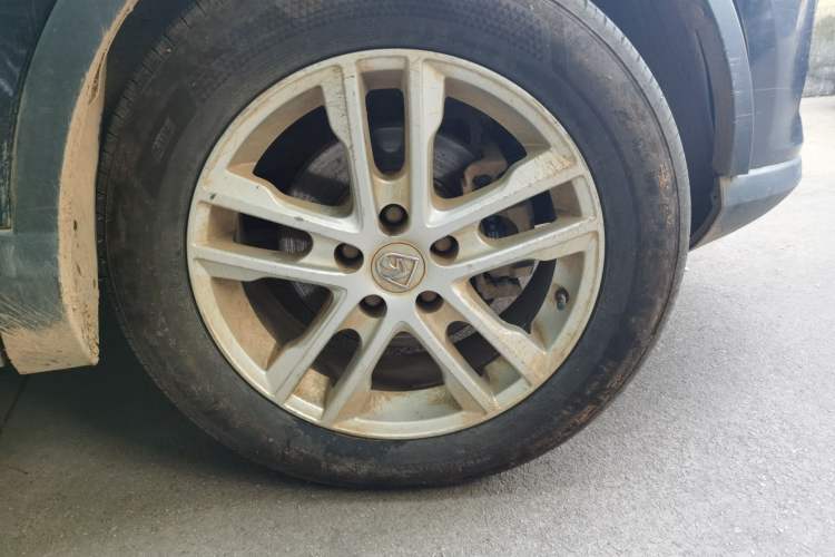 Used Baojun 560 2015 1.8L manual Comfort trim level Right Front Wheel Hub