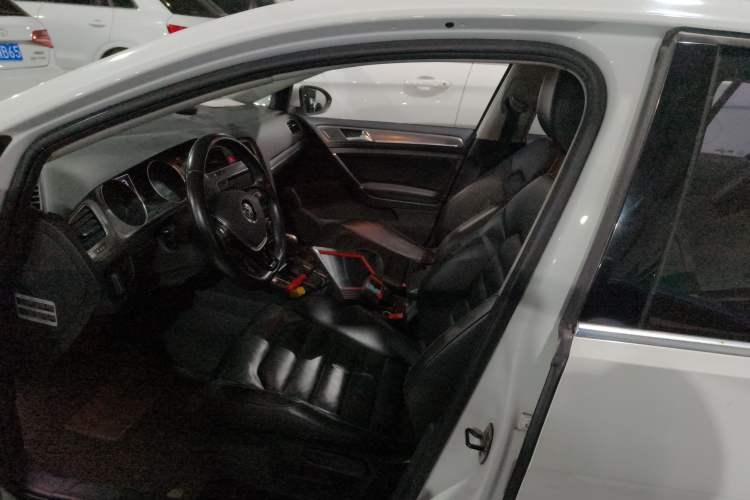 Used Volkswagen Golf 2014 1.4TSI Automatic Luxury Model Left Front Seat