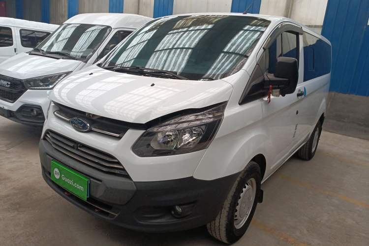 Used Ford Transit 2020 2.0T Diesel Multi-Function Commercial Vehicle Mid-Chassis Low-Roof Design with Dual Rear Doors Meeting China VI Emission Standards