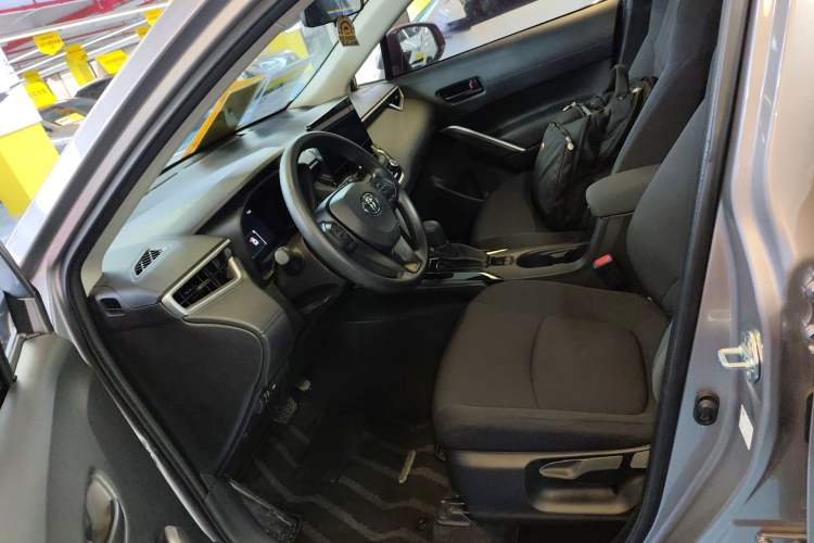 Used Toyota Corolla Cross 2023 Dual-Motor 2.0L Elite Edition Left Front Seat